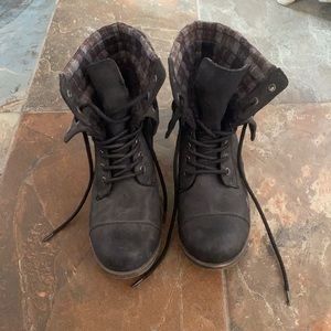 Roxy boots